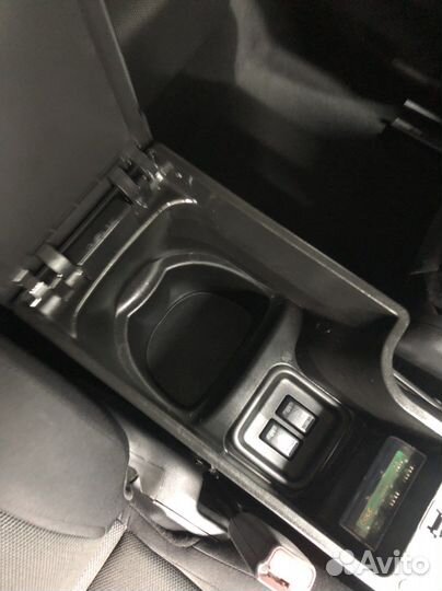 Подлокотник консоль на Nissan juke