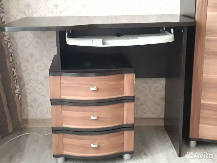 Стол в хорошем состоянии