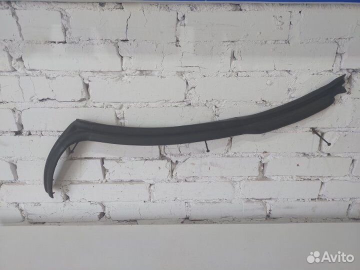 Уплотнитель двери задний правый Land Rover Vogue