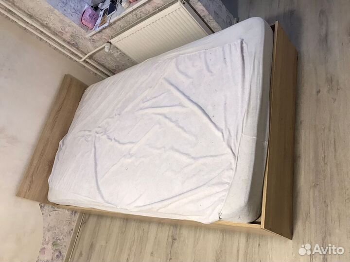 Кровать полутороспальная