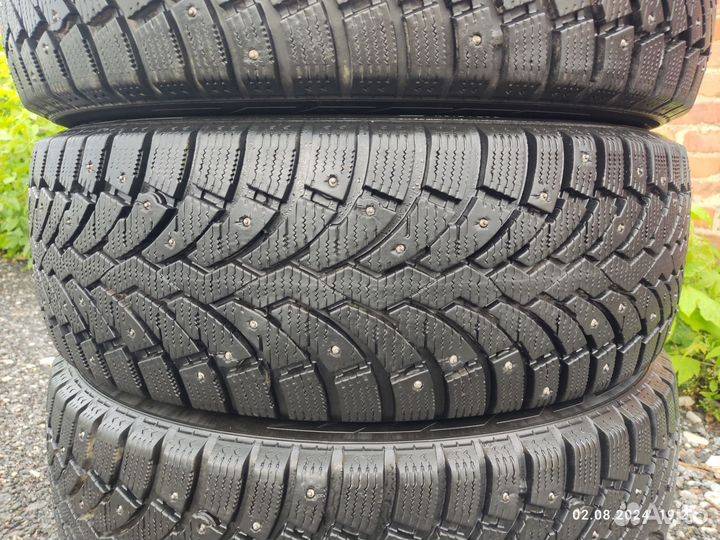 Pirelli Formula Ice 215/65 R16 98T