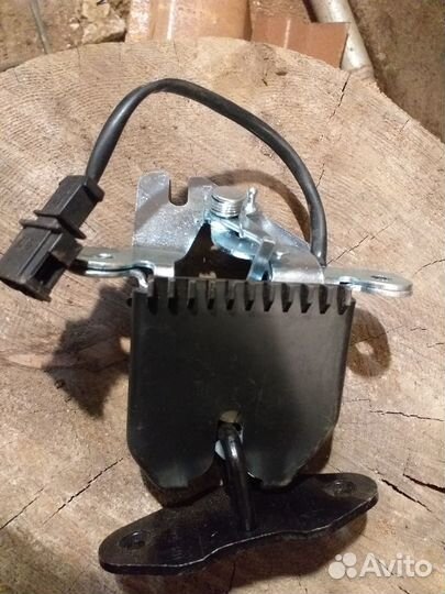 Замок багажника