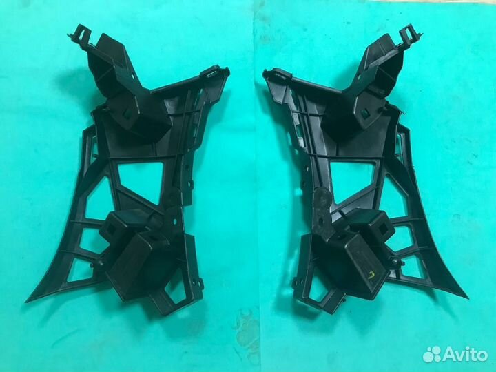 Мерседес 166, 292 кронштейн фары новый