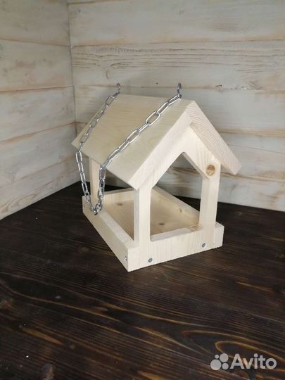 Кормушка для птиц из дерева