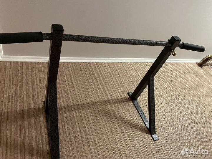 Турник настенный