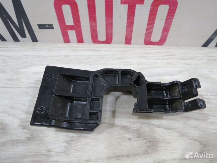 Кронштейн замка багажника Renault Sandero 2