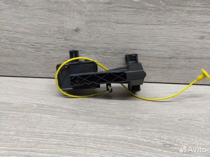 Замок лючка бензобака Mercedes M W164