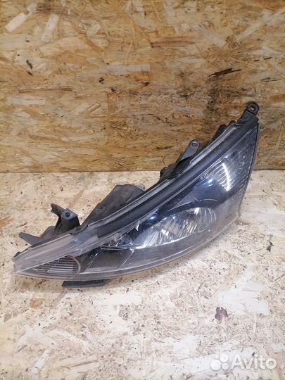 Фара левая ксенон Mitsubishi Grandis NA4W