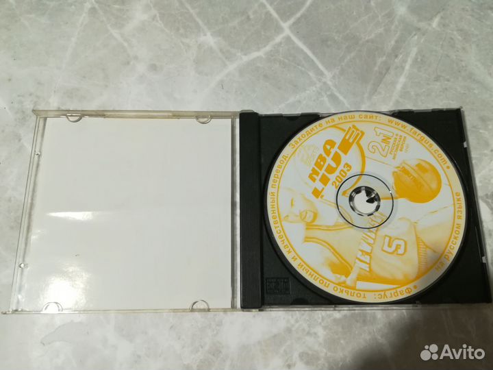 Диск с компьютерной игрой NBA Live 2003