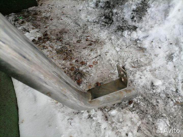 Защита заднего бампера на внедорожник