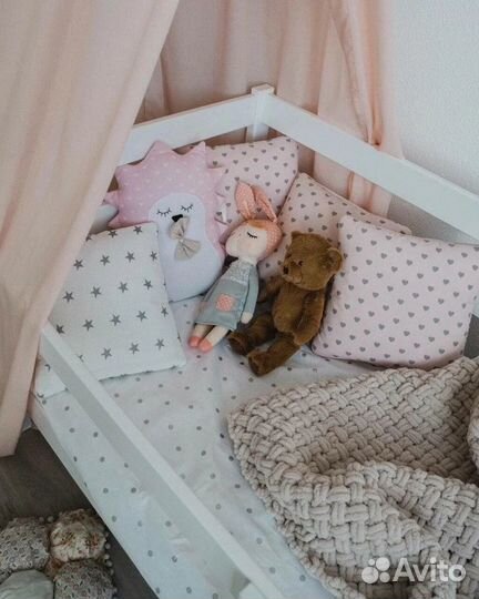 Детская одноярусная кровать Софа из массива сосны