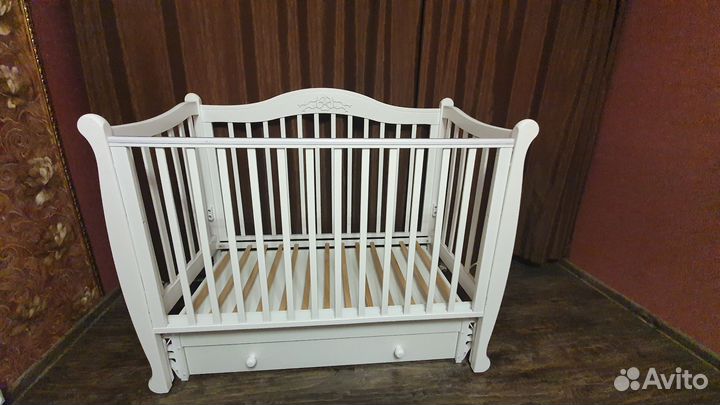 Детская кроватка с маятником белая гандылян моника