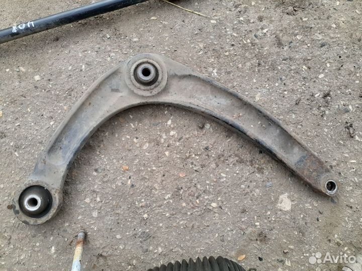 Рычаг передний левый Peugeot 408