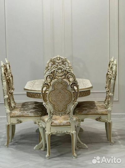 Стол кухонный и стулья