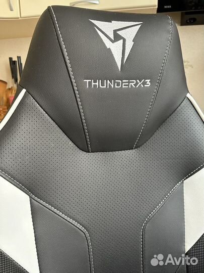 Игровое компьютерное кресло thunderx3