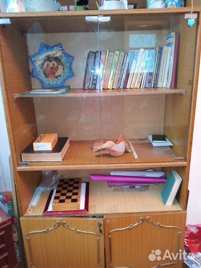 Книжный шкаф