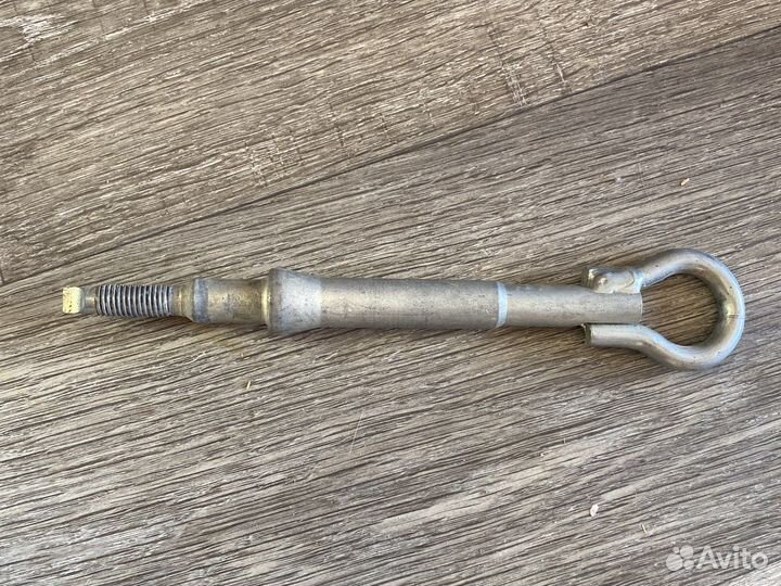 Буксировочный крюк