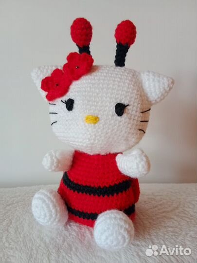 Hello Kitty (Хеллоу Китти) мягкая вязаная игрушка