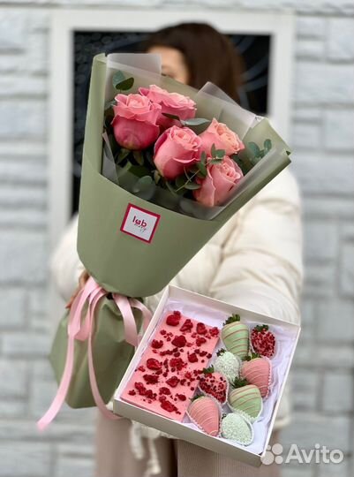 Комбо клубника в шоколаде + цветы