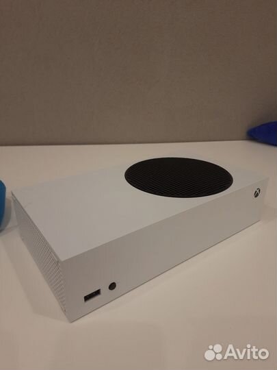 Xbox series s с 2 геймпадами