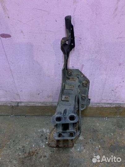 Крепление усилителя бампера C 203 Ц W203 Мерседес