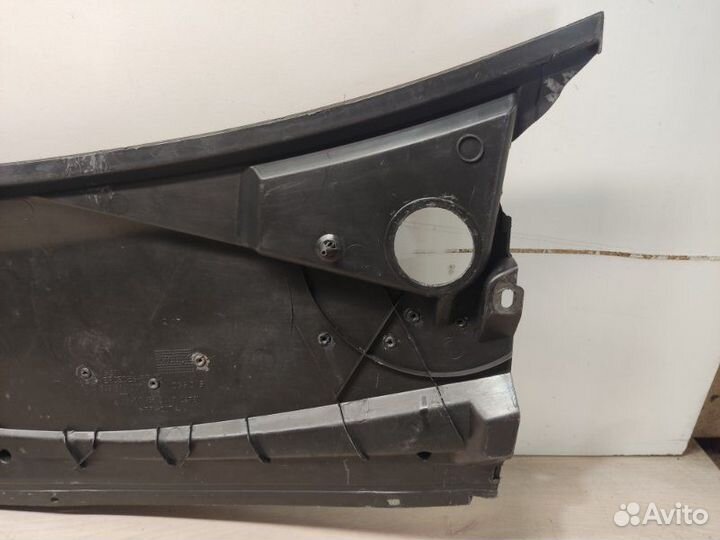 Накладка трапеции (жабо) Mercedes Vito W639