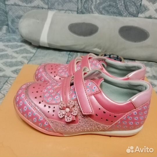 Кроссовки для девочки