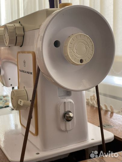 Швейная машина Чайка 142м