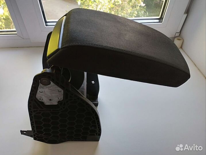 Подлокотник Skoda Oktavia A5