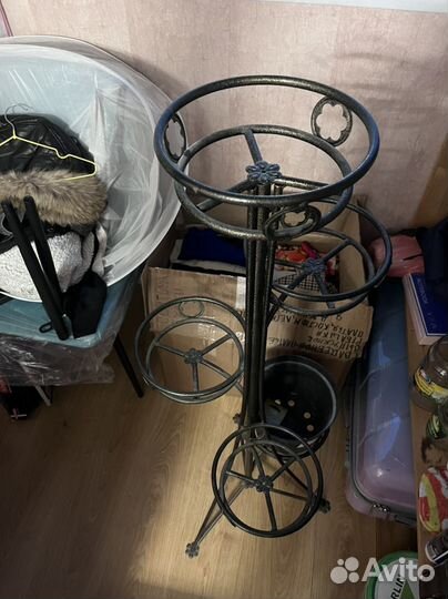 Кованая подставка для цветов