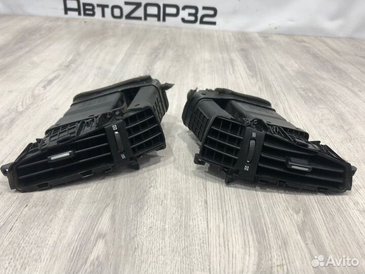 Дефлектор печки центральный Kia Ceed ED G4FA 2011