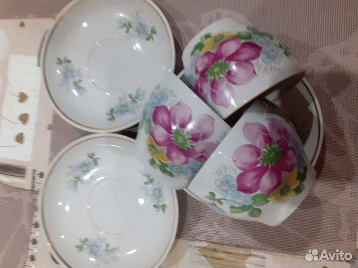 Фарворовые чашечки с блюдцами