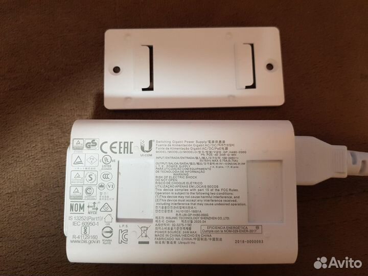 Ubiquiti Белый PoE Injector 48-24W-G-WH