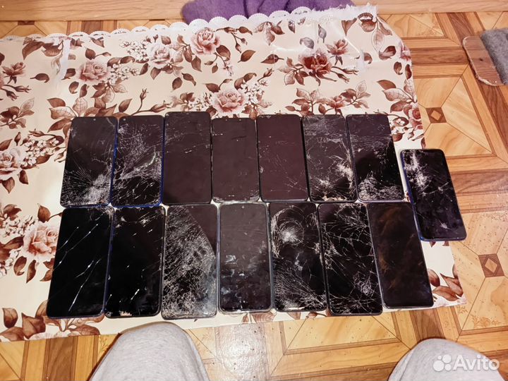 Телефоны лот на запчасти или под восстановление