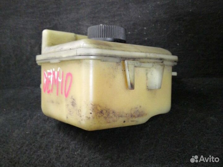 Бачок гур mazda demio dw