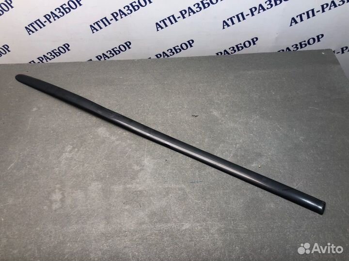 Молдинг двери передний левый Mazda 323 BA Z5DE