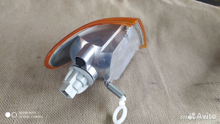 Указатель поворота левый передний ваз 2115