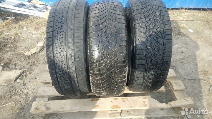 Pirelli Ice Asimmetrico 215/65 R16