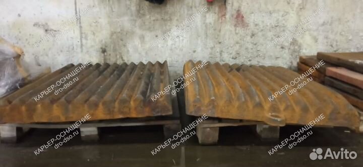 Плита дробящая неподвижная щековой дробилки