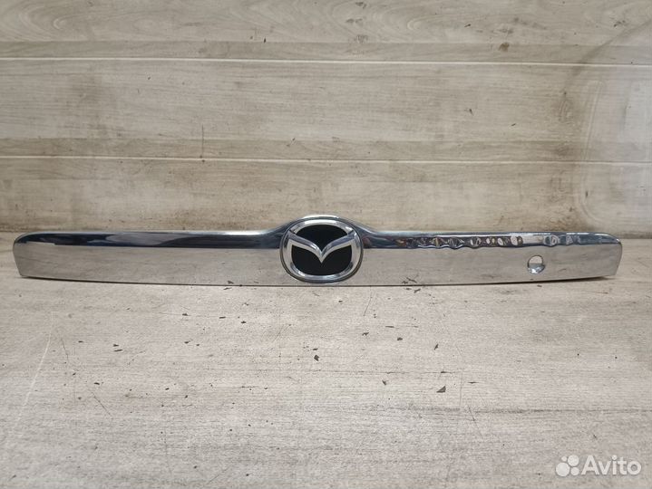 Накладка двери багажника Mazda Tribute I (2000—200