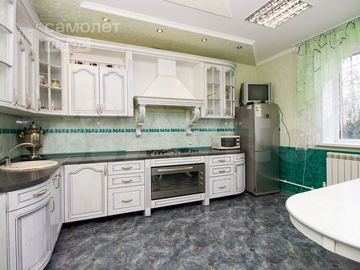 Коттедж 180 м² на участке 14,2 сот.