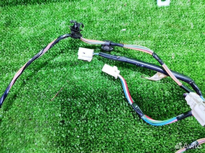 Проводка двери передней правой Toyota Yaris P90 2