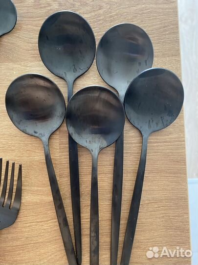 Черные дизайнерские столовые приборы
