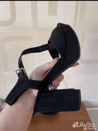 Босоножки женские