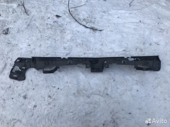 Направляющая заднего бампера центральная Astra-J