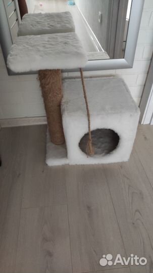 Кошачий домик с когтеточкой