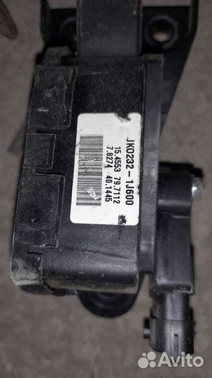 Hyundai solaris педаль газа