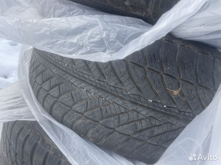 Goodyear UltraGrip 8 Performance 245/45 R18 100