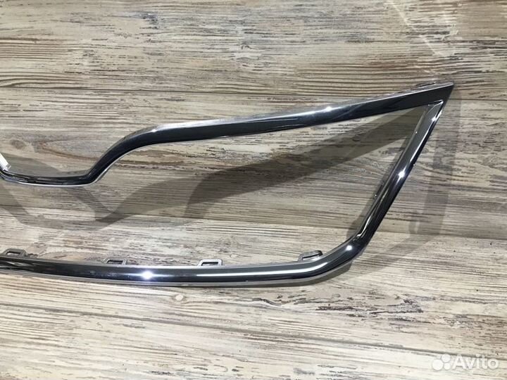 Молдинг решетки радиатора Skoda Rapid