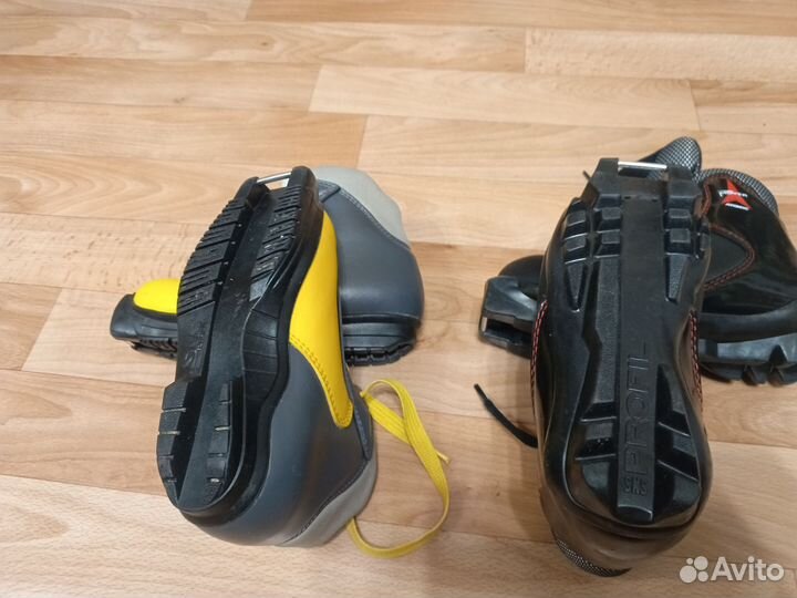 Лыжные ботинки